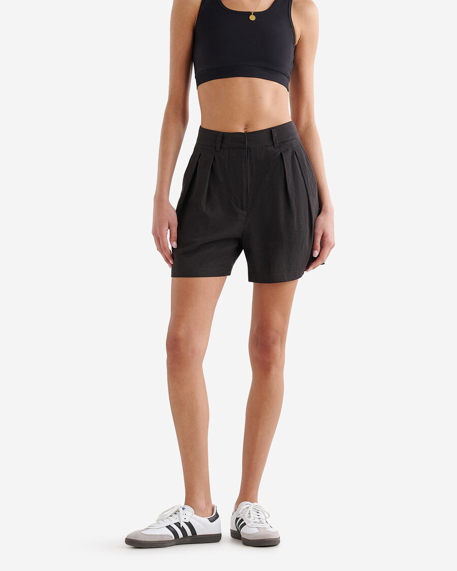 plisserade promenadshorts i linne 85 cm